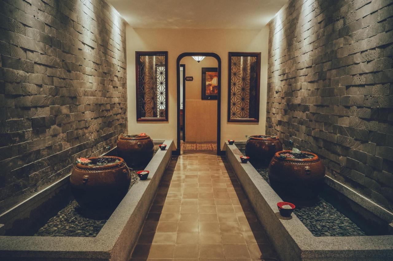 Allegro Hoi An . A Little Luxury Hotel & Spa Экстерьер фото A foot bath at a spa