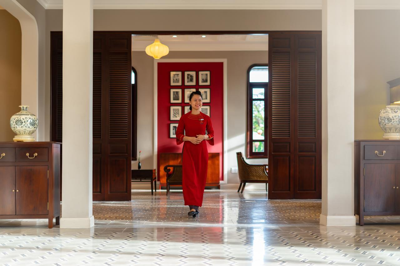Allegro Hoi An . A Little Luxury Hotel & Spa Экстерьер фото A Concierge at the Mandarin Oriental, Saigon